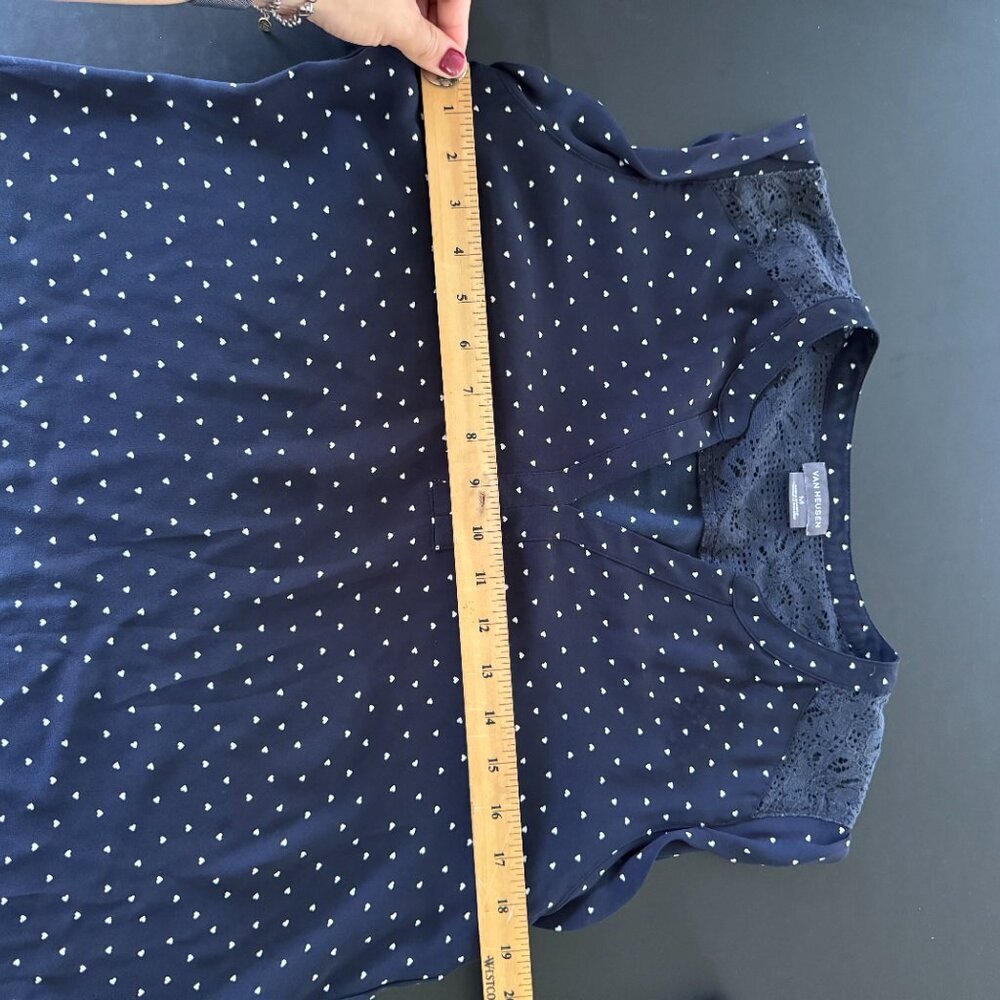 🔥 4 for $20 DEAL 🔥Van Heusen Navy Heart Print Lace Shoulder Blouse (M) - Picture 4 of 5